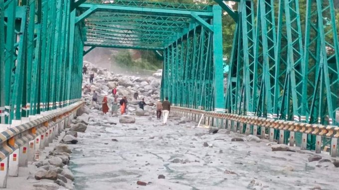 manali flood today