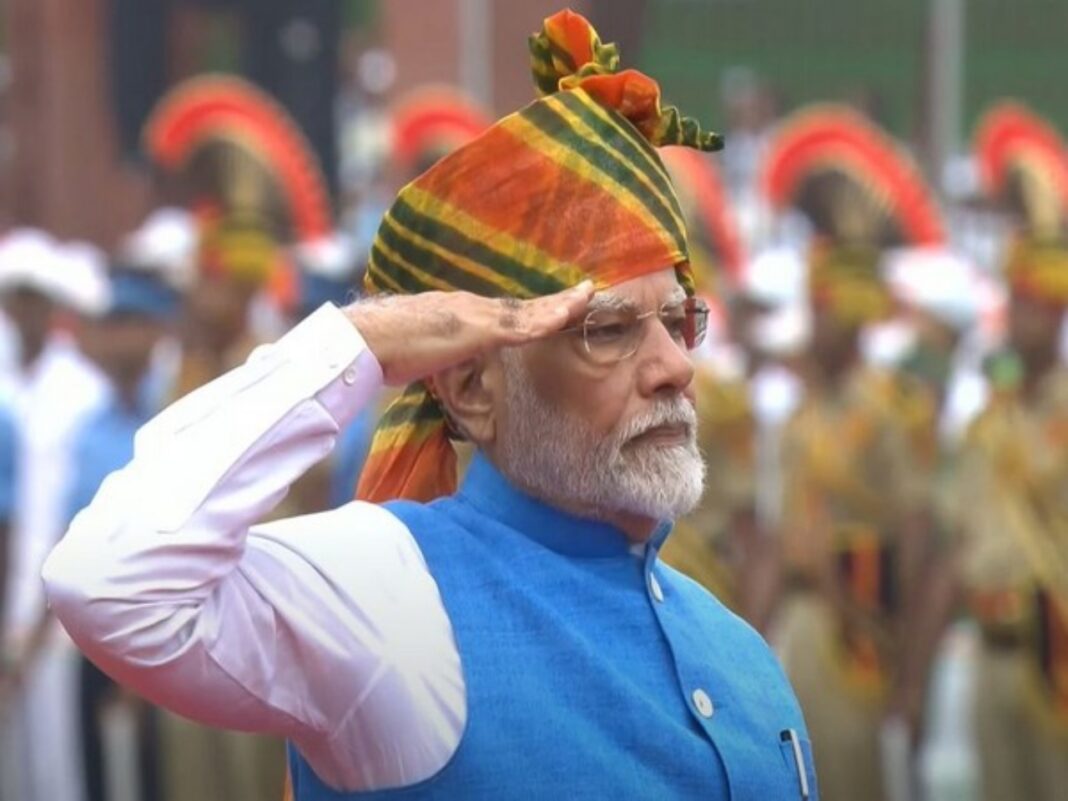 pm modi flag hoisting