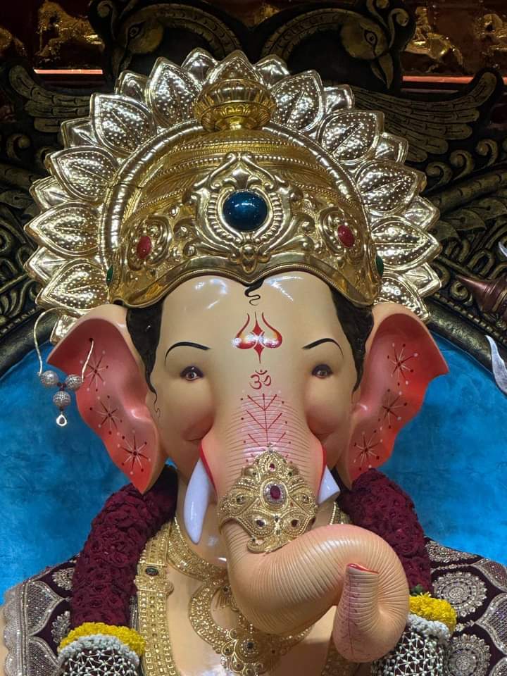 Anant Ambani, Lalbaugcha Raja, mukut