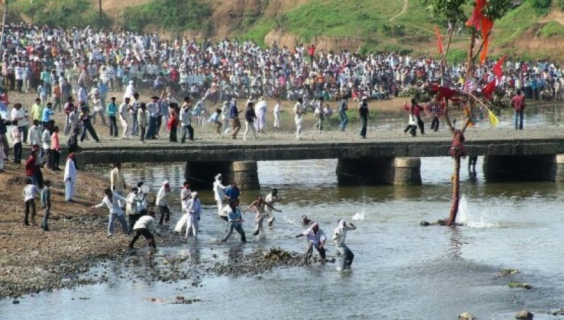 Gotmar Mela, Pandhurna, Pandhurna Gotmar Mela, Stone pelting