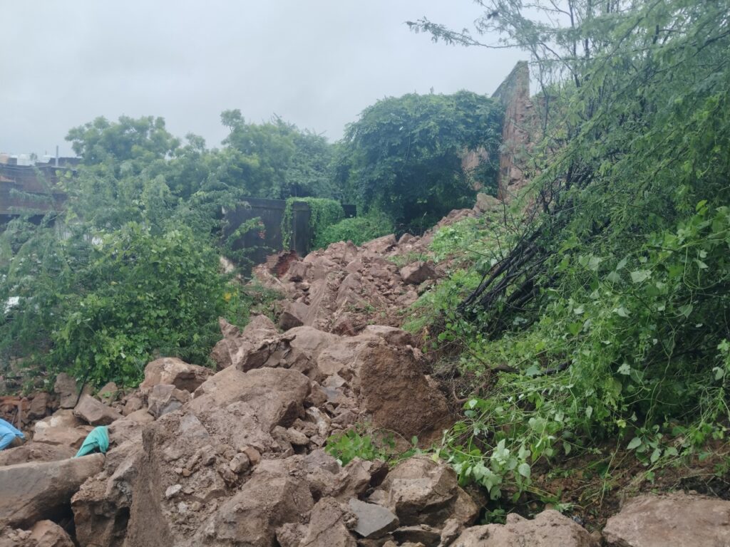 datia wall collapse 4