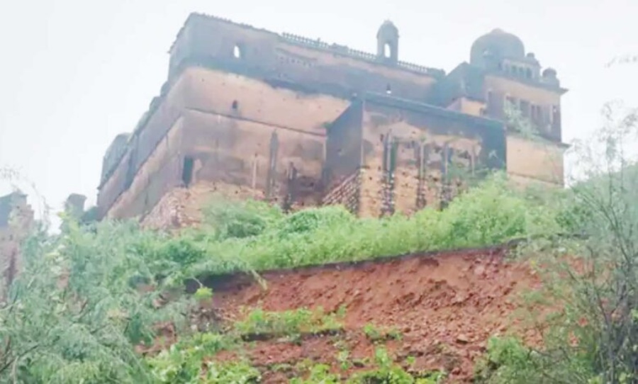 datia wall collapse