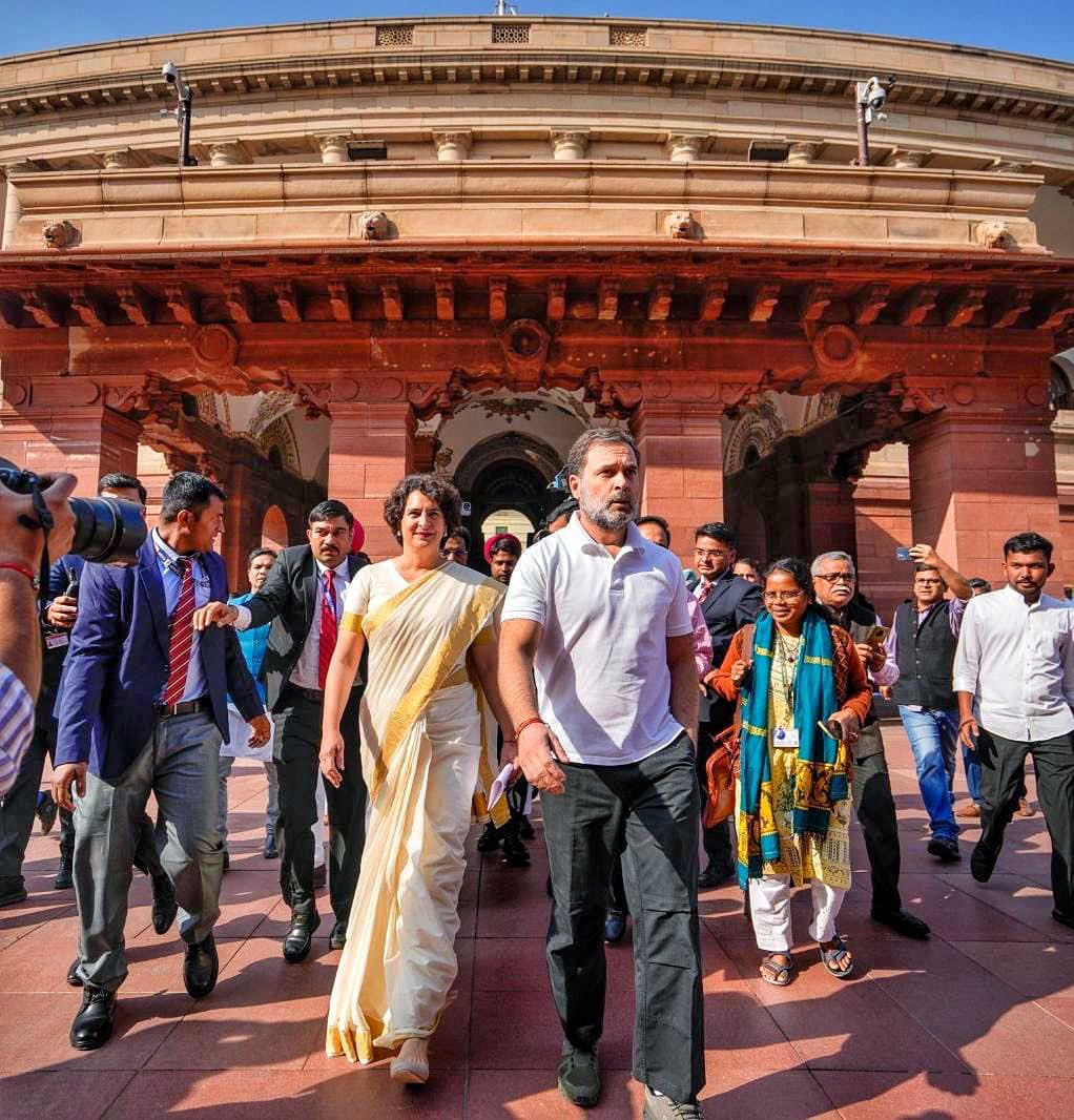 Priyanka Gandhi, Priyanka Gandhi photo, Rahul Gandhi, Rahul stopped Priyanka, Priyanka Rahul video,