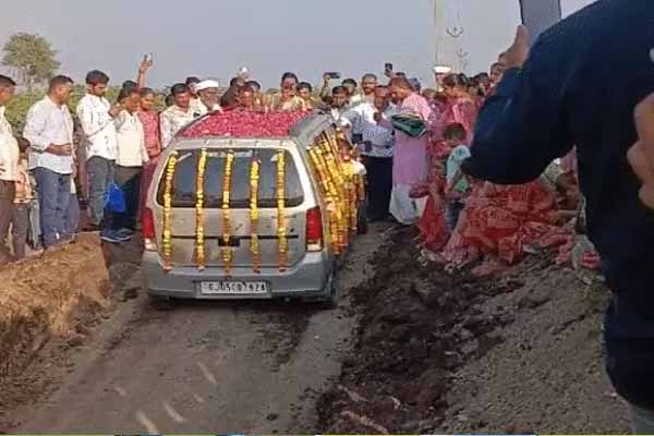 Car burial, Lucky car, Car funeral, Gujarat news, Car funeral