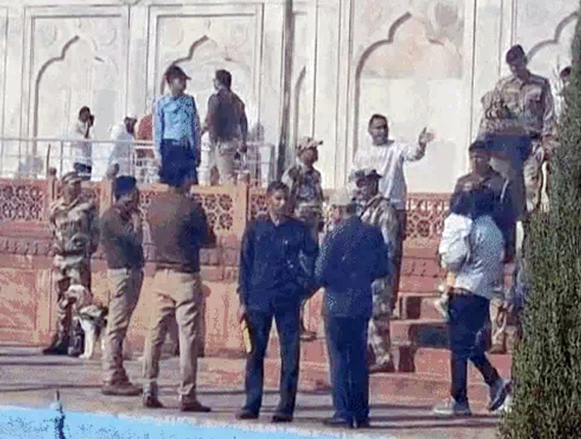 Taj Mahal, Taj Mahal bomb threat, Agra News, Uttar Pradesh News, bomb in Taj Mahal, search for bomb