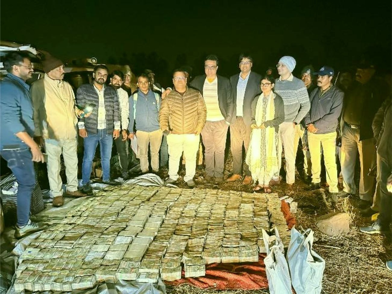 52 kg gold found in the forest, Gold found in an abandoned car, Income Tax Raid, IT Raid in Bhopal,