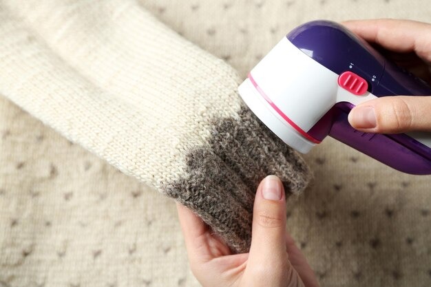 How To Remove Lint, How To Remove Lint From Woolen, Lint Remover, How to use Lint remover, Winter Hacks