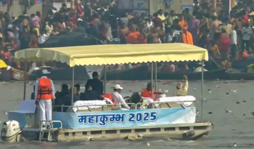 PM Modi Mahakumbh Triveni Sangam Snan