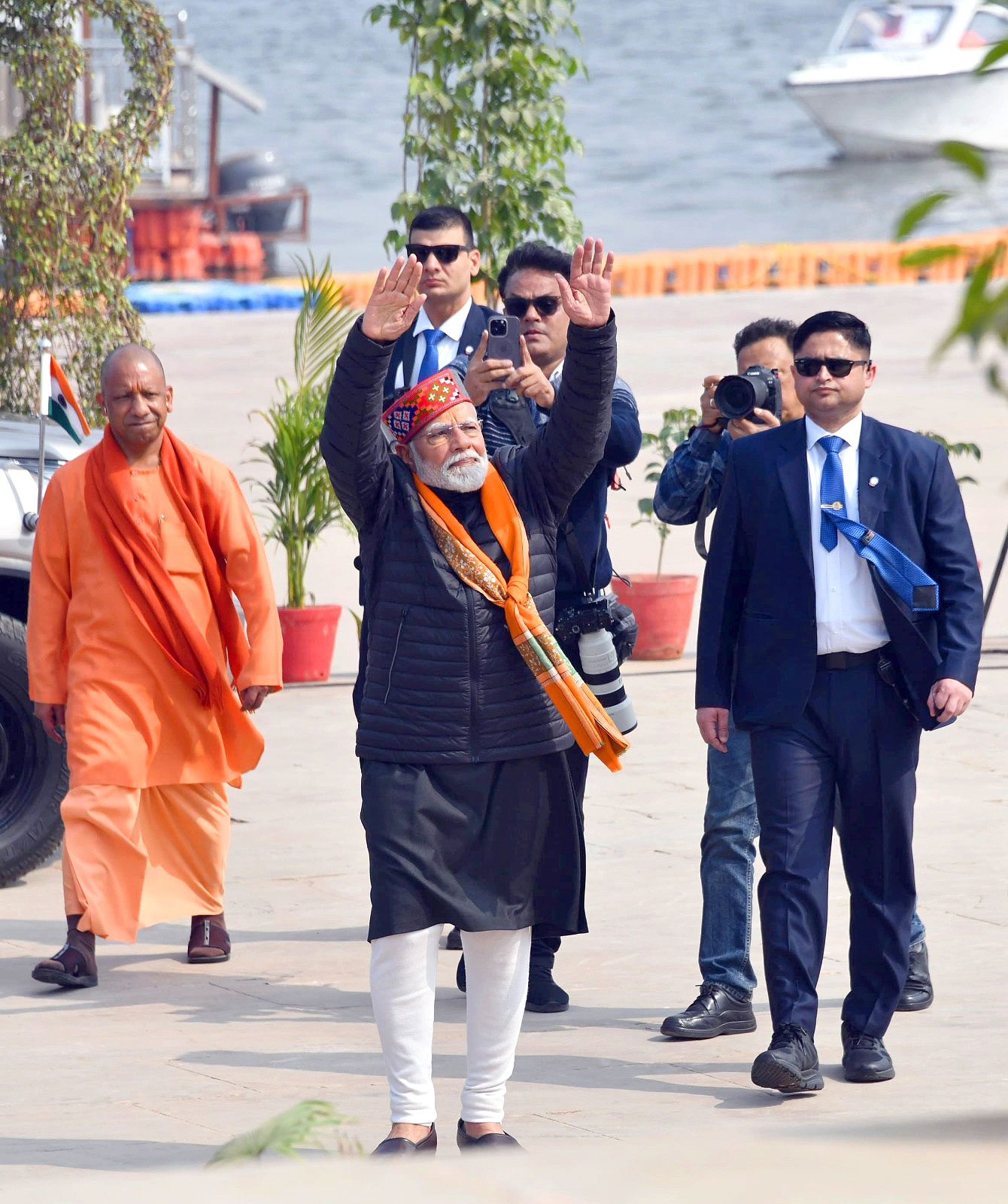 PM Modi Mahakumbh Triveni Sangam Snan