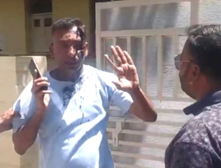 cmo face Soot smeared, damoh cmo, hindu organization, navratri flags,