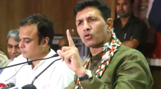 Jitu Patwari, DGP Kailash Makwana, Salute to MP-MLA, Salute from policemen, Insult of uniform,