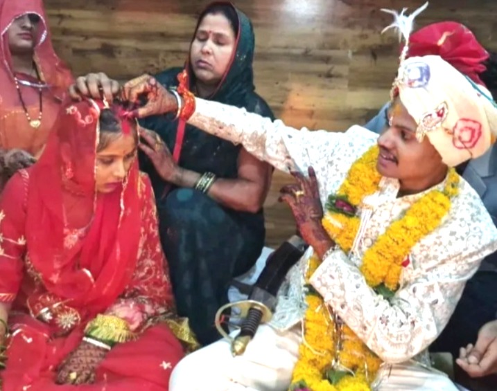 Unique wedding in MP, wedding in hospital, sick bride, barat in hospital, dilwala dulha, 7 phere, Rajgarh unique wedding,