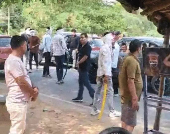 MLA Ambrish Sharma, Bhind MLA Ambrish Sharma, MLA with gun, Lahar goons,