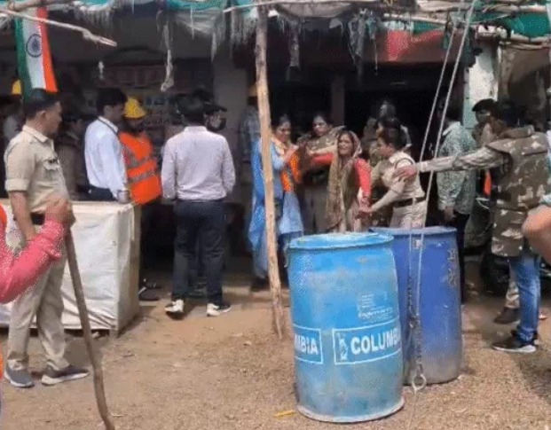 Guna Demolition, Guna Police, Police Attacked, Encroachment Removal, Attack on TI, Guna News, MP News,