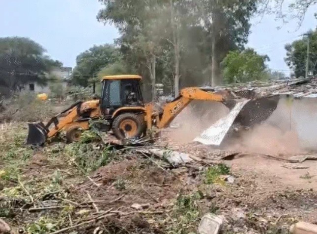 Guna Demolition, Guna Police, Police Attacked, Encroachment Removal, Attack on TI, Guna News, MP News,