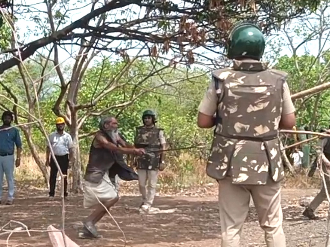 Guna Demolition, Guna Police, Police Attacked, Encroachment Removal, Attack on TI, Guna News, MP News,