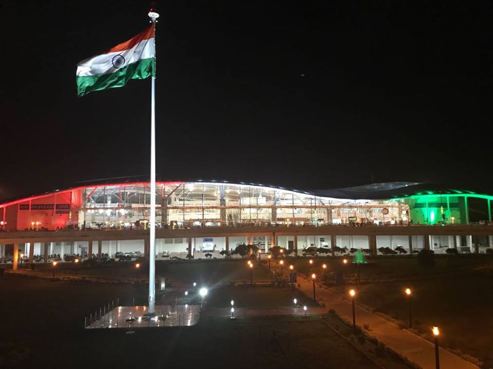 Ahmedabad Plane Crash, Bhopal Airport, Raja Bhoj International Airport, Bhopal Airport Alert, Madhya Pradesh, Laser Beam Ban, Aircraft Safety Rules, MP Administration, Airport Authority, Ahmedabad Tragedy, Air India Plane Crash, Plane Crash, Air India Plane Crash, Major Airport Security Arrangements Garden Notice, MP News, Bhopal News