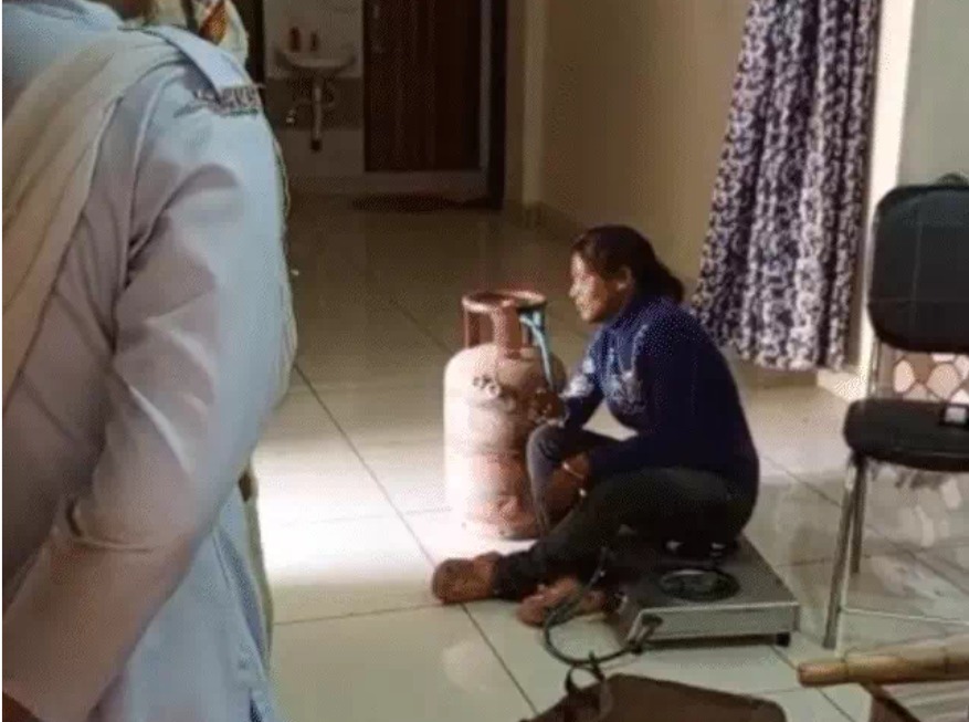 Bhopal woman, Woman threatens, hammer, High voltage drama, woman's terror, woman vandalized, rapist's house vandalized,