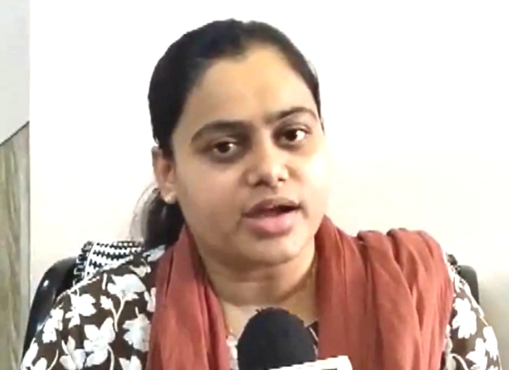 ahmedabad plane crash survival, bhoomi chauhan survival story, Who is bhoomi chauhan, survival story