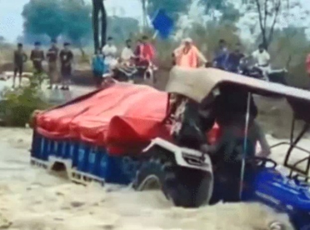 Madhya Pradesh Rain Alert, MP Monsoon Update, Gwalior Road Dhasna, Shivpuri Tractor Flooded, Shyopur Flood, Heavy Rain Warning,