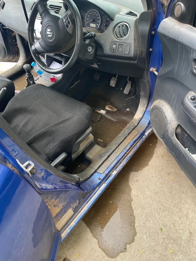 car caught in flood, Car Maintanance tips, How to dry car, how to remove water from car, Monsoon Tips, Rain Water in car, remove water from car, Utility News, water entered in car, water in car, Water inside car