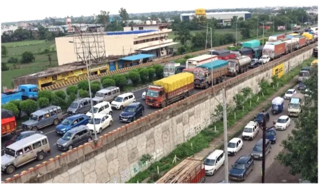 madhya pradesh, Indore Dewas bypass traffic, Indore Dewas traffic jam, NHAI notice to lawyer, Indore Devas bypass traffic jam, High Court, hearing on traffic jam, NHAI lawyer, NHAI lawyer controversy, Dewas bypass congestion issue, Bypass jam, flyover, service road