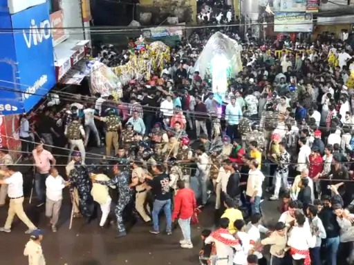 Muharram tension, Ratlam Muharram dispute, Ujjain Muharram dispute, Shajapur Muharram dispute, MP news, Madhya Pradesh, Hindu Rashtra, Hindu Rashtra banner burnt, protest by Hindu organizations, police lathi charge, tension on Muharram in MP,