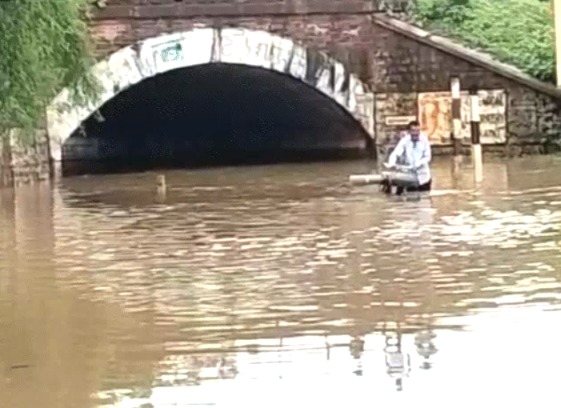 Madhya Pradesh flood, flood in shahdol, Shahdol rain, car washed away in Anuppur, MP monsoon alert, Badrinath highway closed, Bargi Dam, Juhila Dam gates opened, flood in Jabalpur,