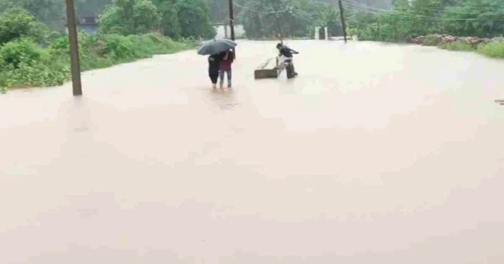Madhya Pradesh Flood, MP Heavy Rain, CM Mohan Yadav, Madhya Pradesh relief work, flood affected districts, Madhya Pradesh, Bhopal waterlogging, Rajgarh building collapse,