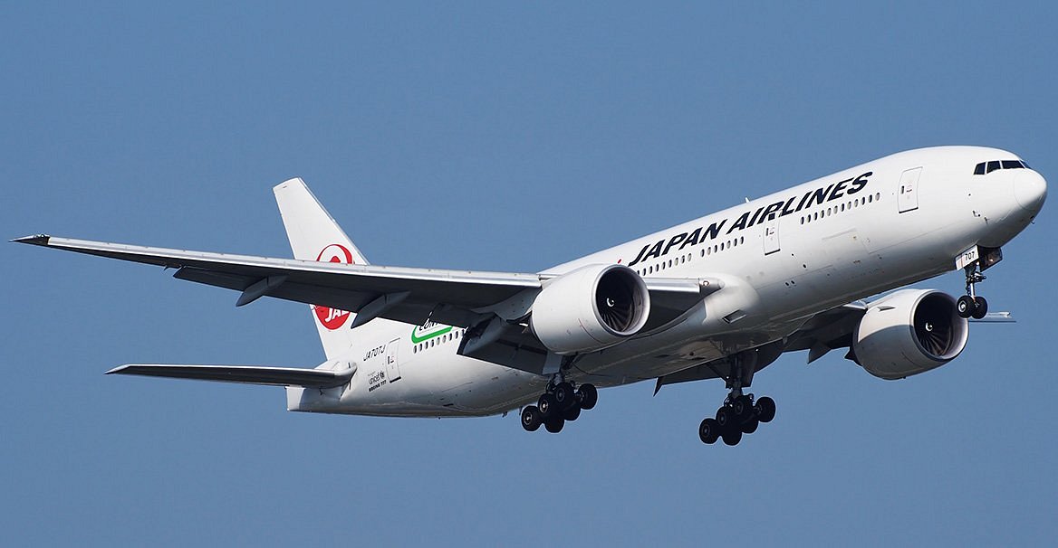 japan airlines flight, Japan Airlines, Japan Airlines emergency landing, Tokyo flight cabin pressure issue,