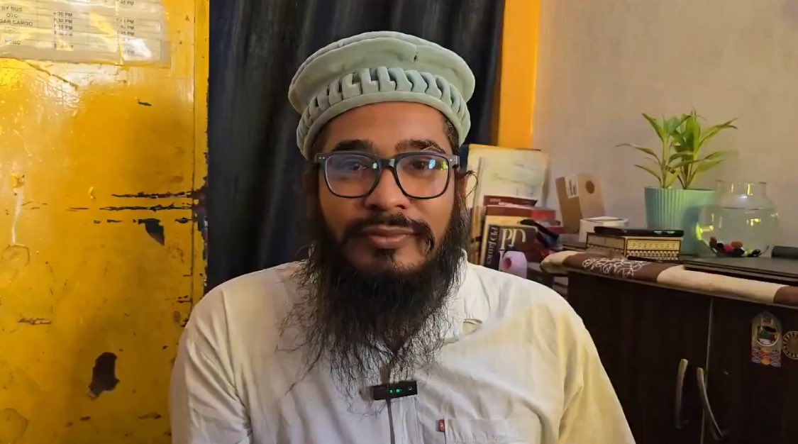 Premanand ji Maharaj, Premanand Maharaj, Arif Khan, kidney donation, Hindu-Muslim unity, Premanand Maharaj Kidney, Premanand Maharaj disease, Who is Premanand Maharaj, Raj Kundra, Shilpa Shetty, Premanand Maharaj controversy, Rambhadracharya,