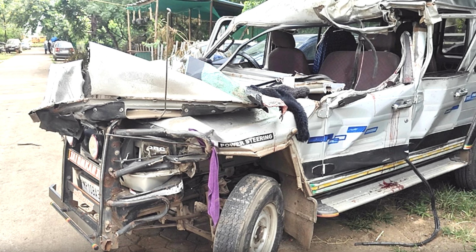 Pradeep Mishra katha, Indore accident, Khargone devotee accident, Sehore, Kubereshwar Dham, storm car accident