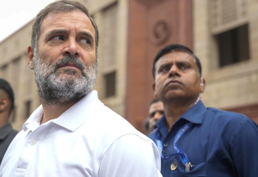 Election Commission, Rahul Gandhi, vote theft, affidavit, Priyanka Gandhi, election rigging, voter list dispute, Bengaluru, Rahul Gandhi press conference, Rahul Gandhi allegations, Rahul Gandhi vote theft, Election Commission affidavit,