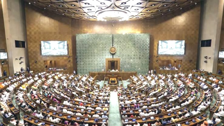 PM CM Arrest Bill, 130th Constitutional Amendment Bill, Amit Shah Lok Sabha, Modi Government, Kejriwal Arrest, Opposition Protest, Government of Union Territories Amendment Bill, Jammu and Kashmir Reorganisation Amendment Bill