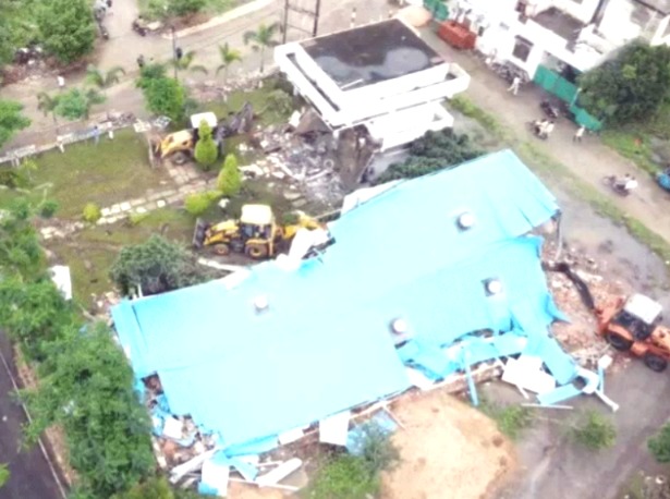 Machli Family, bhopal Drugs Case, bhopal Rape Case, bhopal Bulldozer Action, Bulldozer Action, Bhopal News, MP News, Madhya Pradesh, Love Jihad, Machli Family illegal property, Drug Mafia, Bhopal Police, land Jihad,