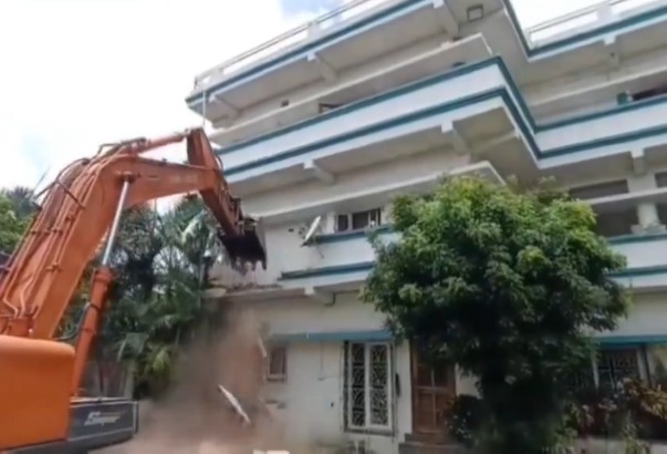Machli Family, bhopal Drugs Case, bhopal Rape Case, bhopal Bulldozer Action, Bulldozer Action, Bhopal News, MP News, Madhya Pradesh, Love Jihad, Machli Family illegal property, Drug Mafia, Bhopal Police, land Jihad,