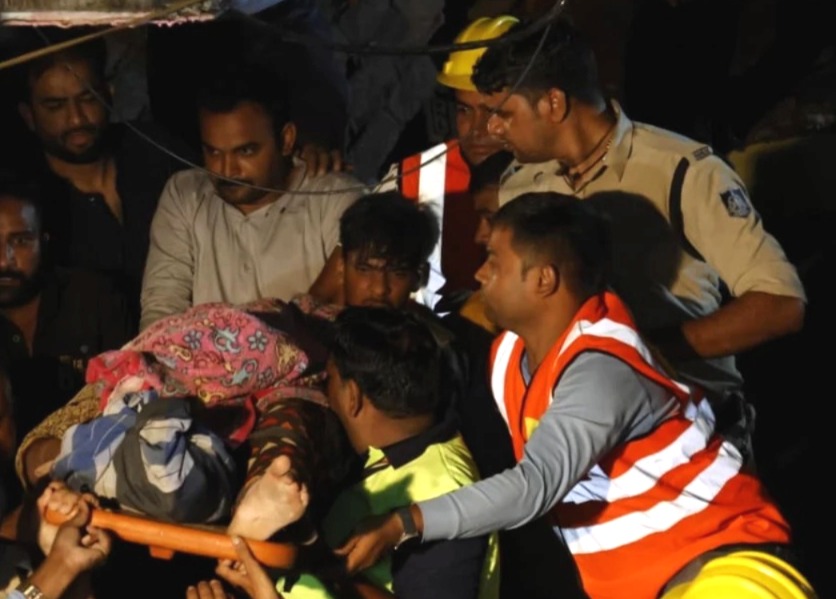 Indore Building Collapse, building collapse, Daulatganj accident, Jawahar Marg Indore, Indore tragedy, Municipal C building collapse news in Hindi, Indore tragedy, Municipal Corporation Indore, MY Hospital Indore, Collector Shivam Verma, why did the building collapse, basement filling with water