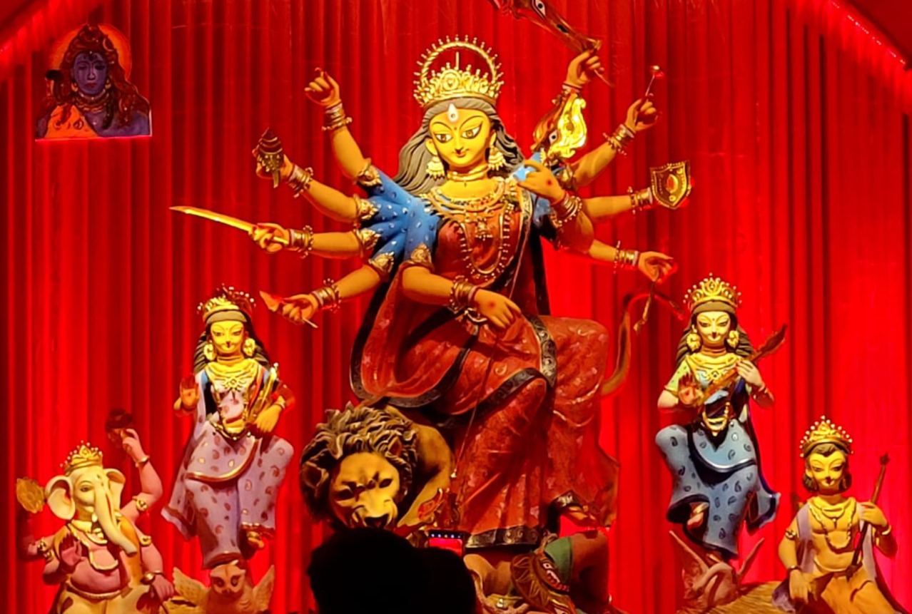 Durga Puja 2025, Kolkata Durga Puja, Durga Puja Navratri Difference, History of Durga Puja, Durga Puja, Bengal, Sindoor Khela, Why celebrate Durga Puja, Durga Puja Significance, Religion News, Special Story, Kalibari, Mahalaya, Pushpanjali