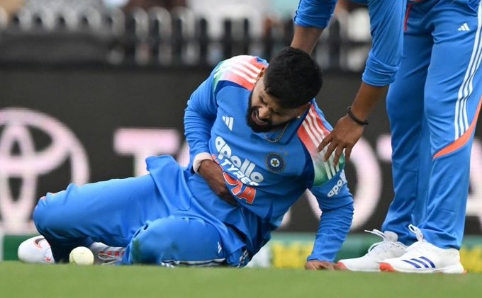 Shreyas Iyer, Shreyas Iyer ICU, Shreyas Iyer injury, Shreyas Iyer Internal Bleeding, Shreyas Iyer health update, rib injury cricket, BCCI, Shreyas Iyer family, Sydney hospital, Indian cricket team, Australia vs India ODI