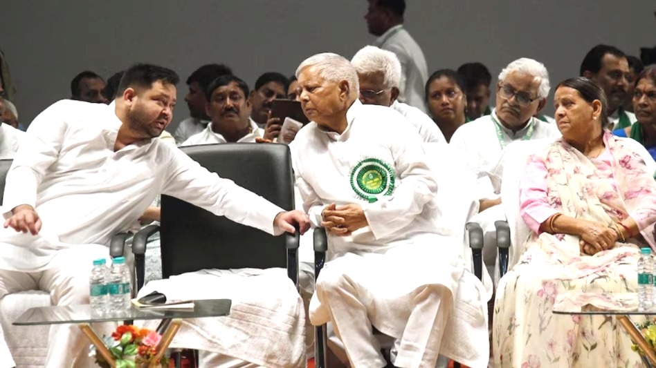 Lalu Yadav, IRCTC scam, Land for Job Scam, Tejashwi Yadav, Rabri Devi, RJD, Bihar Chunav, CBI Case, Rouse Avenue Court, IRCTC Hotel Tender, Lalu Yadav Corruption Case, BNR Hotels, Lalu Yadav IRCTC Ghotala, Bihar elections 2025 Lalu Yadav scam