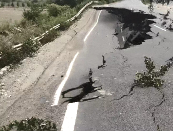 Bhopal road, Bhopal road collapse, Bilkhiriya road accident, Indore Sagar Road, MPRDC road, NHAI, Madhya Pradesh, road pothole dispute, Rakesh Singh, PWD Minister, Bhopal News, Madhya Pradesh, Mohan Yadav, Nitin Gadkari, MP Highway