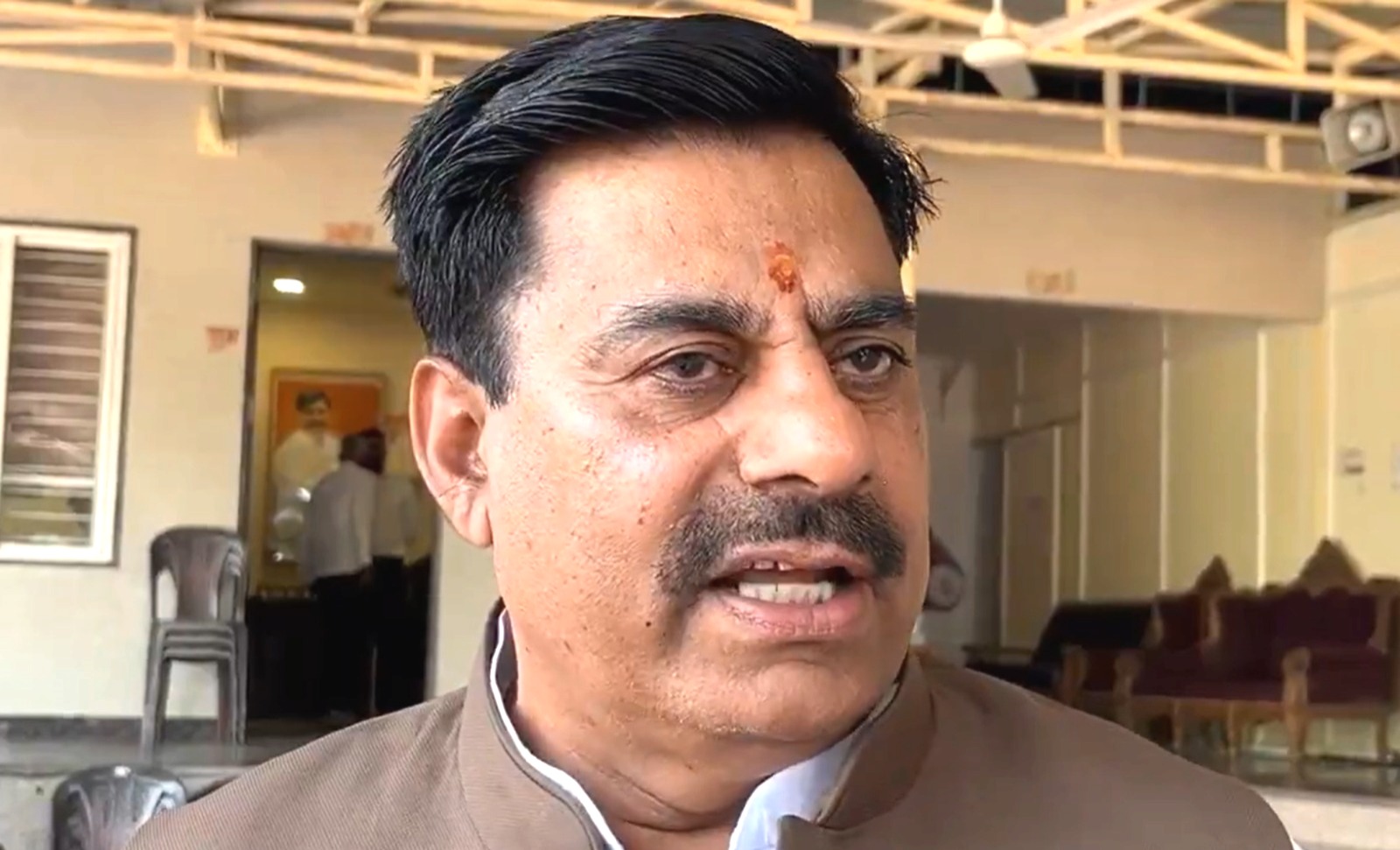 VHP Poster Bhopal, Hindu Shopkeepers, Diwali Shopping Controversy, BJP vs Congress, Rameshwar Sharma, PC Sharma, Vishwa Hindu Parishad, Bajrang Dal, Hindu Utsav Samiti, Saanatani Shopping, Bhartiya Sanskriti, Communal Harmony, Deepavali, Bhopal News, Madhya Pradesh News