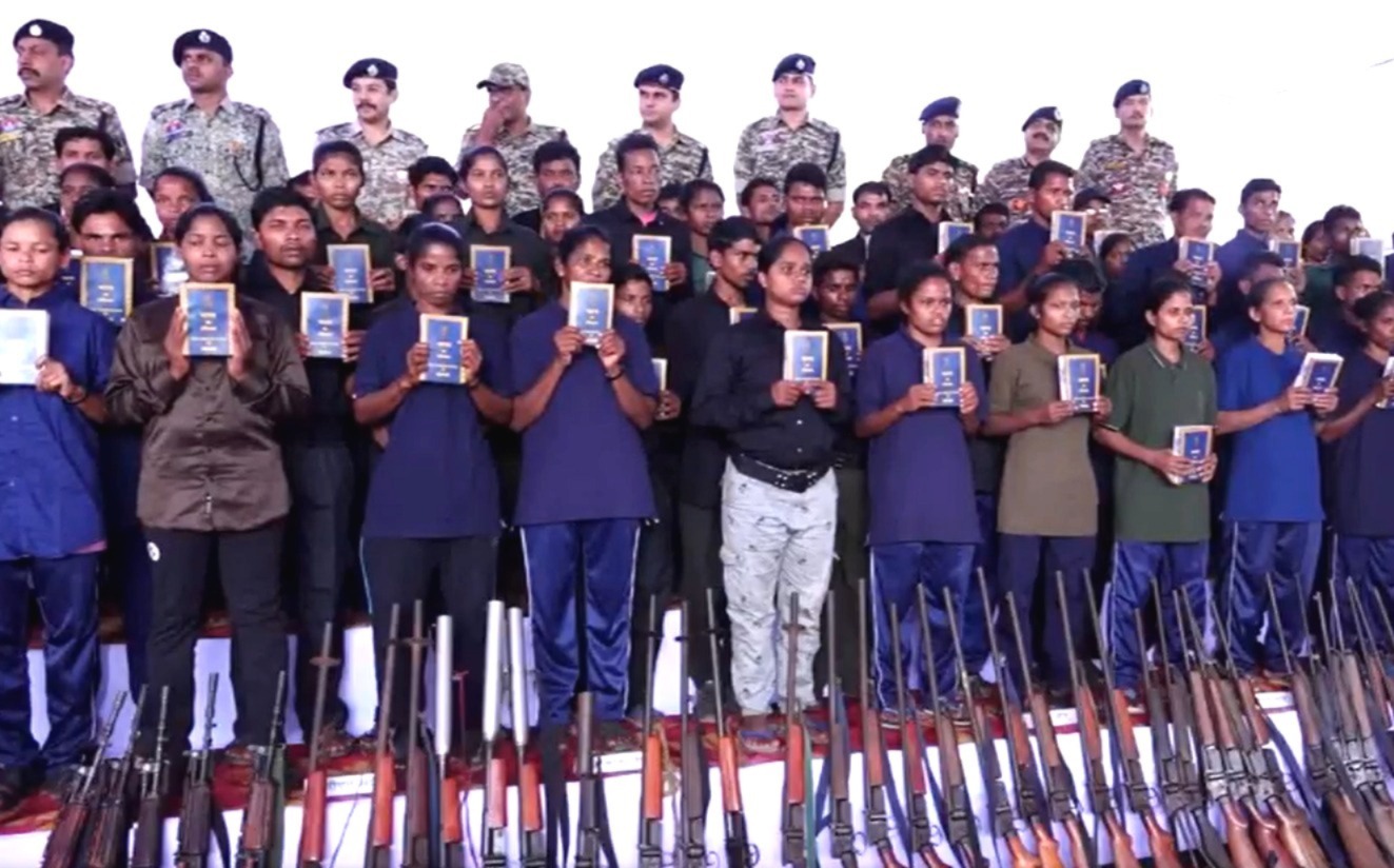 Chhattisgarh Naxal Surrender, Naxal surrender, Chhattisgarh, Naxal, Maoist surrender, Abujhmad Naxal free, Jagdalpur Naxal, Vishnudev Sai, Naxal weapons, female Naxal, Rupesh Maoist, Bastar Naxal, amit shah,