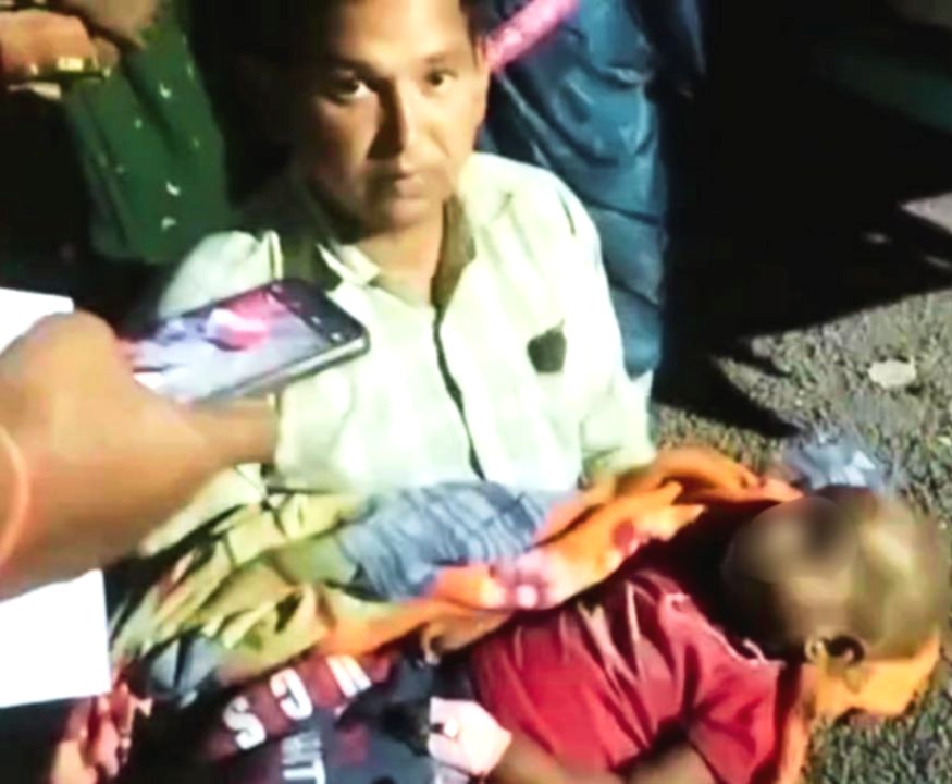 Quack doctor, Khandwa news, child death, wrong treatment, fake doctor, Himanshu Yadav, Gandhava village, studies from Ukraine, Madhya Pradesh news, child death, quack doctor, police negligence, sick child