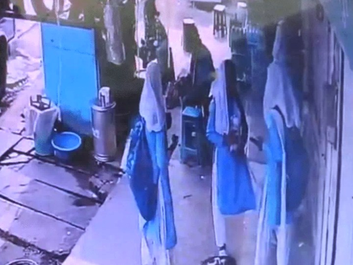 Mandla liquor scandal, Nainpur school girl, selling liquor to minor, Madhya Pradesh, SDM Mandla investigation, Excise department action, liquor in school dress, viral video Mandla, liquor license rules, Mandla, MP News,