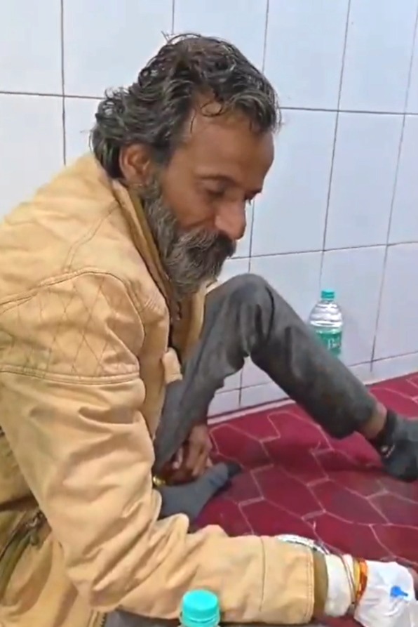 Ashoknagar news, Ashoknagar District Hospital, Hospital liquor party, drinking alcohol in hospital, nurse caught patient, Ashoknagar, indiscipline in surgical ward, Gayatri Chaudhary Nursing Officer, hospital administration investigation, Madhya Pradesh News, MP news