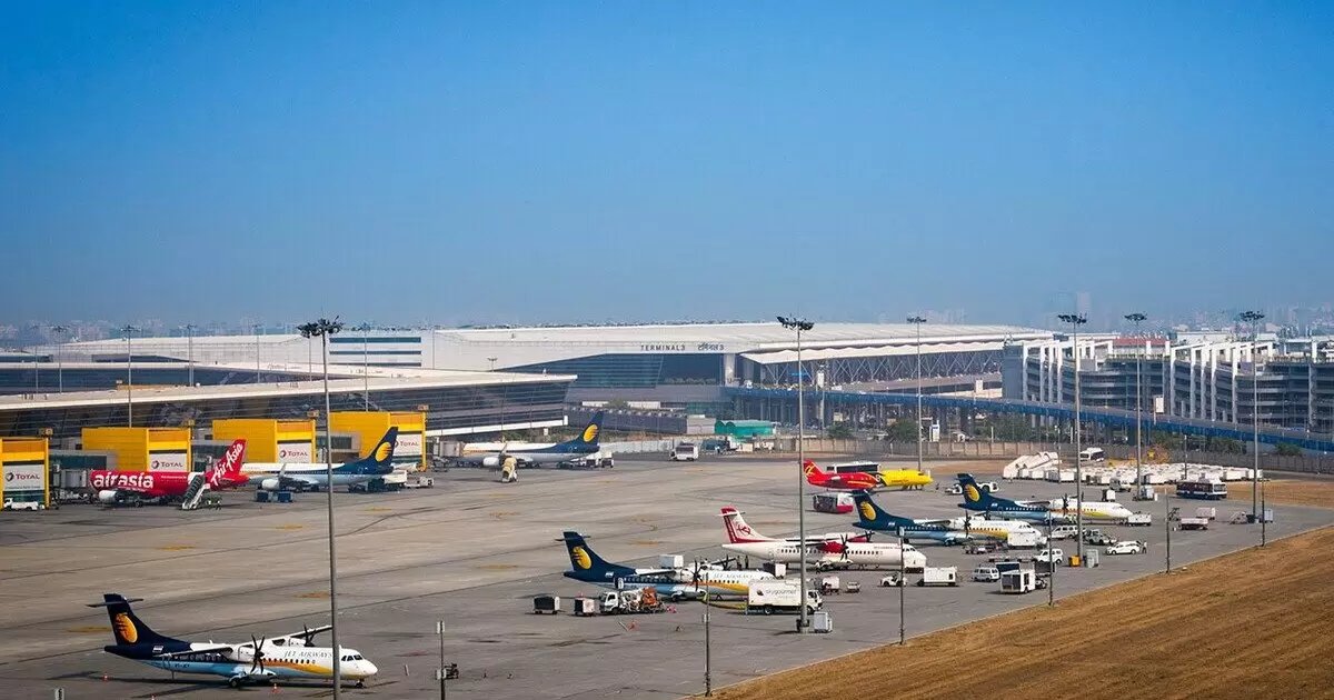 Delhi Airport ATC System, what is ATC, ATC System, Delhi Airport, ATC system failure, flights delayed, technical snag, AMSS system, passenger distress, Indigo flight, Air India flight, Bhopal flight delay, flight cancellation, Air Traffic Control