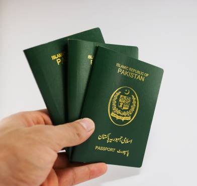 UAE visa ban on Pakistan, Pakistan visa ban, Pakistanis in UAE, visa rejection, Pakistani passport ban, begging Dubai, UAE visa rules, Salman Chaudhary UAE visa, Pakistan crime UAE, Dubai tourist visa, Pakistan passport restrictions, India visa ban Pakistan