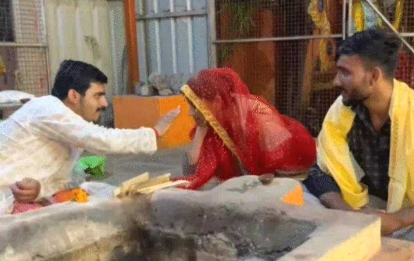 Rukhsar, Vanshika, Sanatan Dharma, conversion, Ghar Wapasi, marriage to Hindu youth, Khandwa news, Mahadevgarh temple, Vishal Rajput, Hinduism, Madhya Pradesh, mp conversion, Harihar Milan Day, Ashok Paliwal