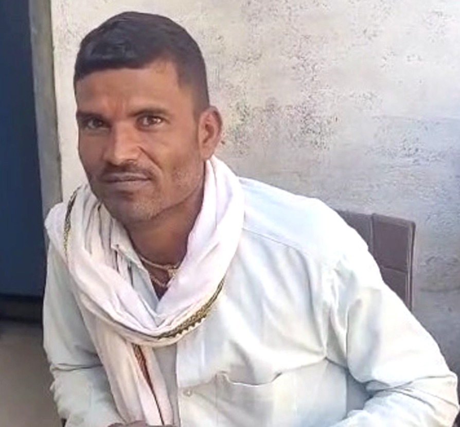 Fertilizer token dispute, Tehsildar restraint, farmer problem, e-token system, Shivpuri news, Bairad Tehsildar, fertilizer to farmers, urea fertilizer distribution, administrative restraint, farmer dissatisfaction, farmer in bedroom, MP news